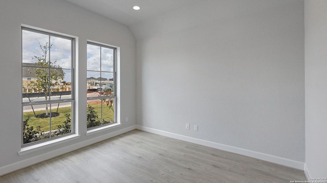 Spacious, unfurnished interior of a new home in Haby Hill 60', San Antonio (Image 13).