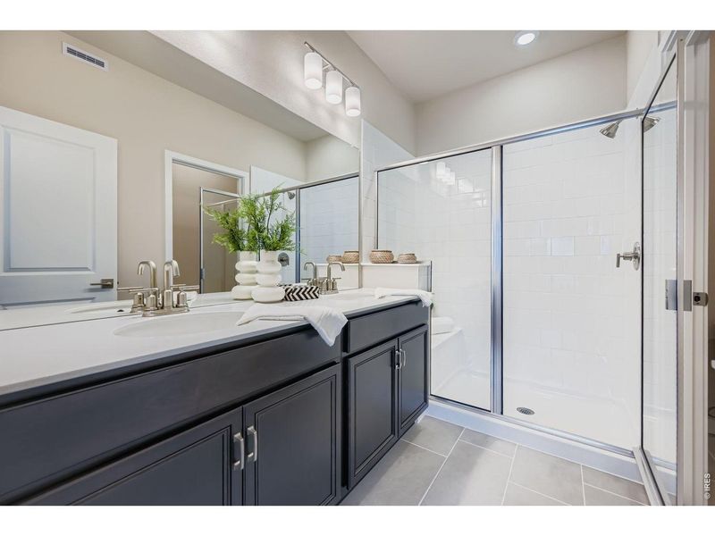 Furnished interior view inside a new home in Mountain Brook, Longmont (Image 8).
