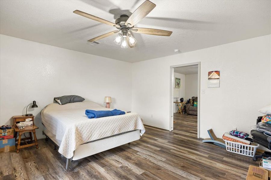 Furnished interior view inside a new home in , Hico (Image 8).