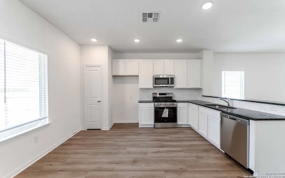 Image 11 of a home in Hennersby Hollow. Image 11 of a home in Hennersby Hollow.