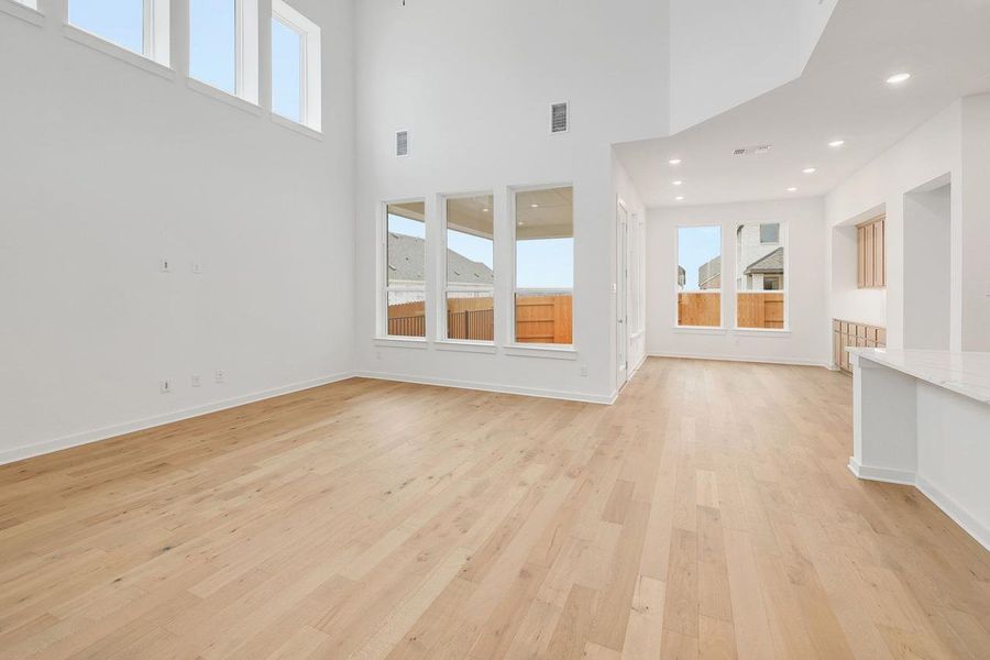 Spacious, unfurnished interior of a new home in Lariat, Liberty Hill (Image 19).