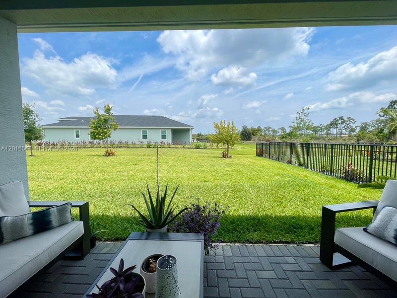 Exterior details and patio area of a home in , Port St. Lucie (Image 3).