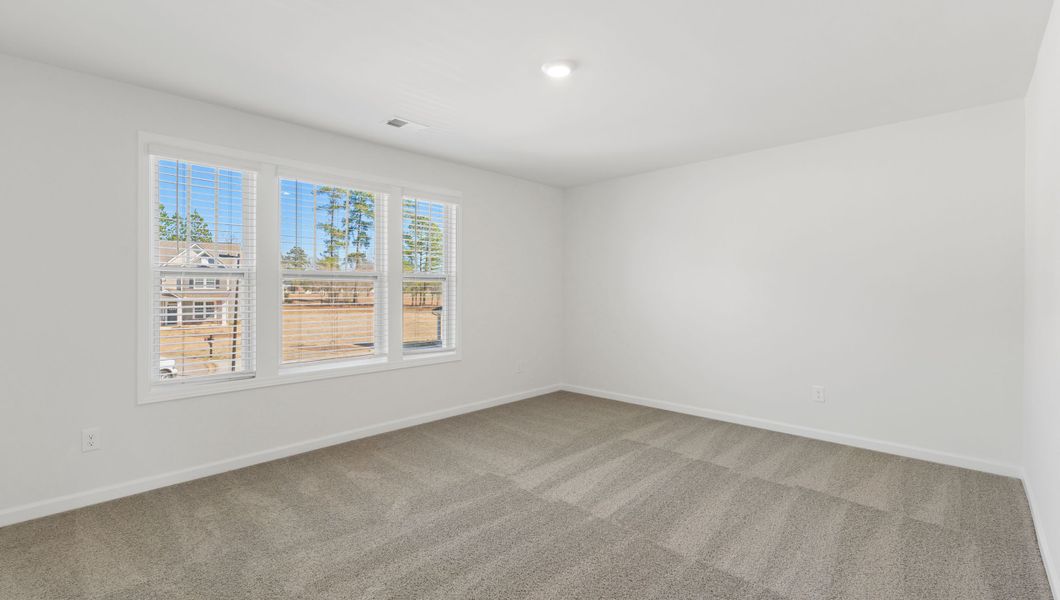 Spacious, unfurnished interior of a new home in Cottonwood Ridge, Piedmont (Image 24).