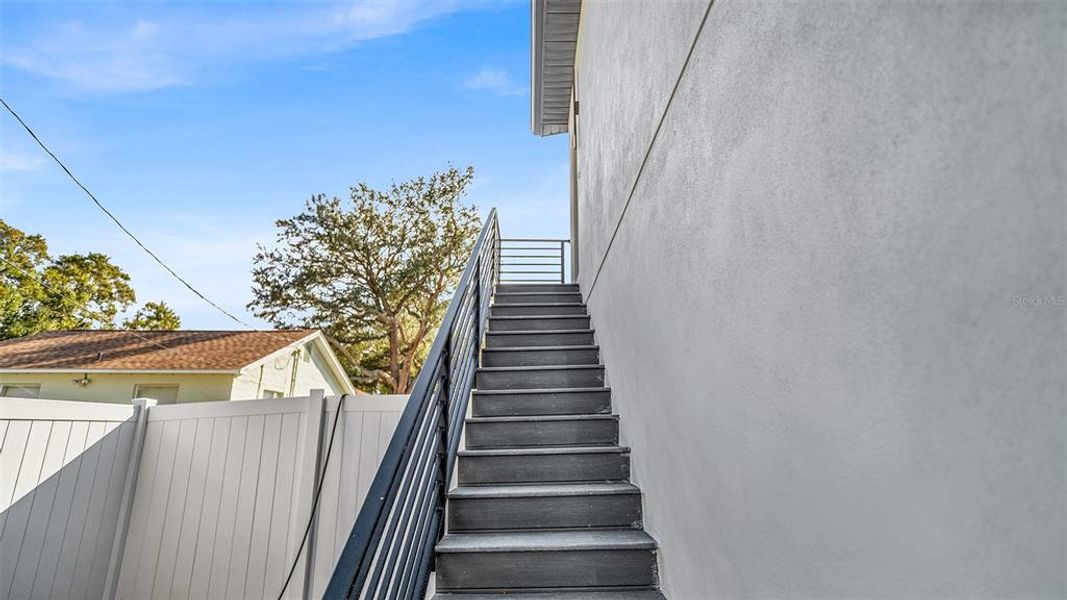 Exterior details and patio area of a home in , St. Petersburg (Image 3).