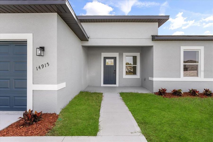 Exterior details and patio area of a home in , Ocala (Image 4).