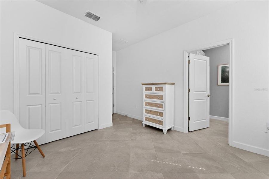 Spacious, unfurnished interior of a new home in , Englewood (Image 22).