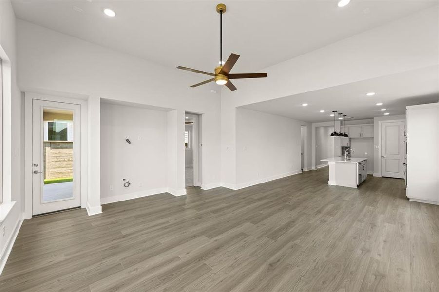 Spacious, unfurnished interior of a new home in Treeline, Justin (Image 20).