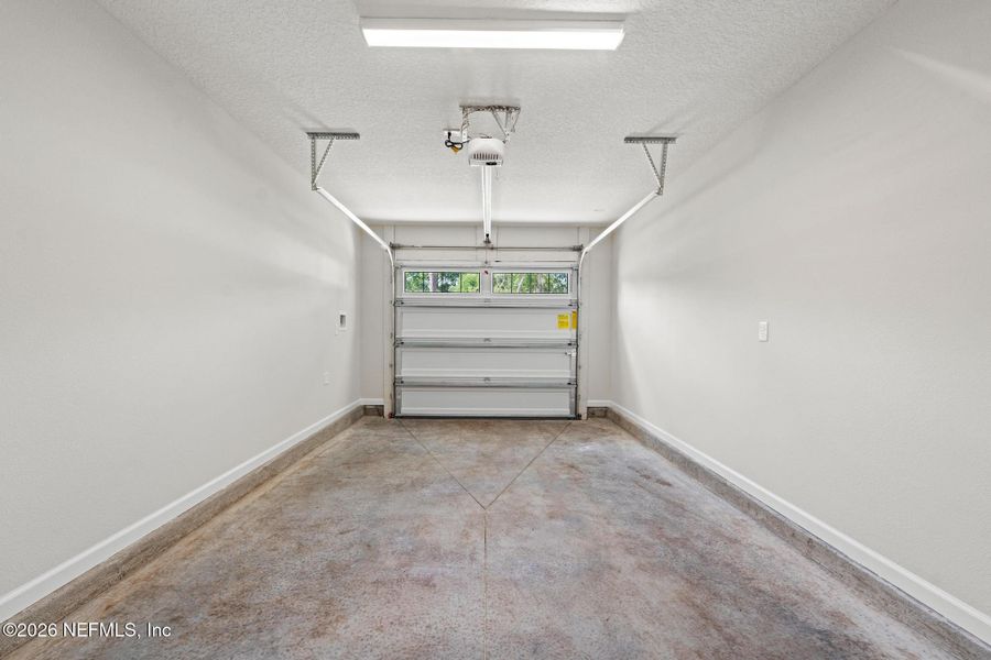 Spacious, unfurnished interior of a new home in , Jacksonville (Image 23).