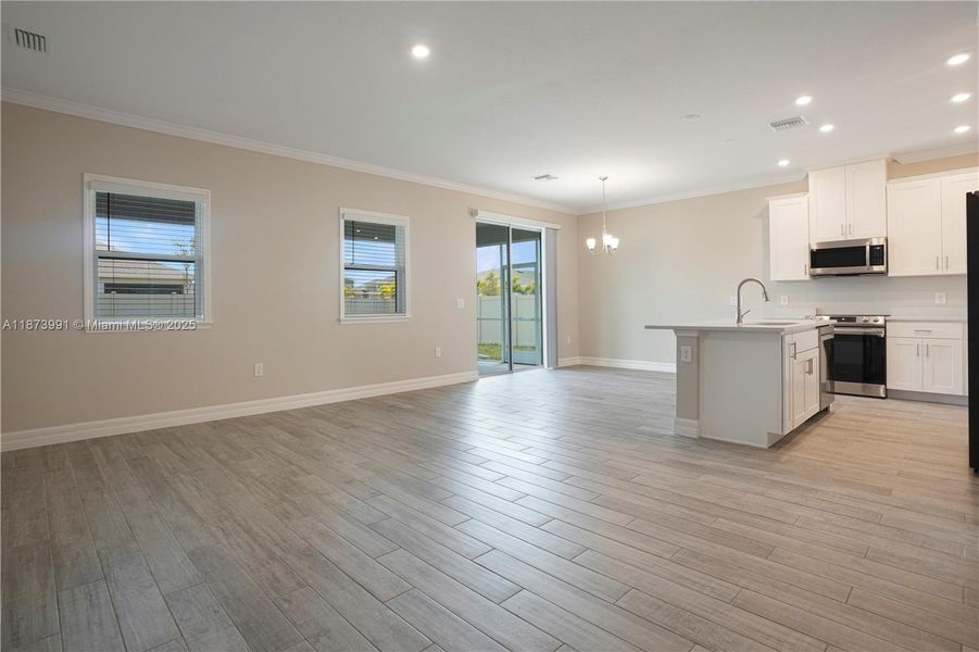 Spacious, unfurnished interior of a new home in , Port Charlotte (Image 9).