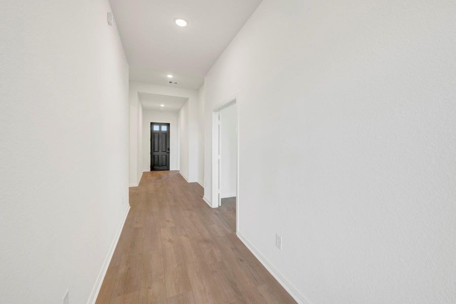 Spacious, unfurnished interior of a new home in The Grand Prairie 50’, Hockley (Image 23).