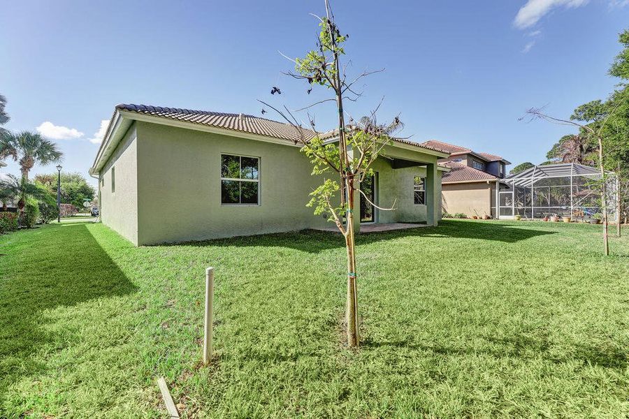 5DM40261_2_3_4_5Interior01