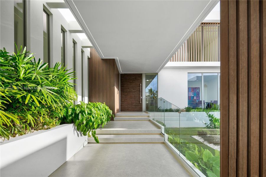 Exterior details and patio area of a home in , Hallandale Beach (Image 2).