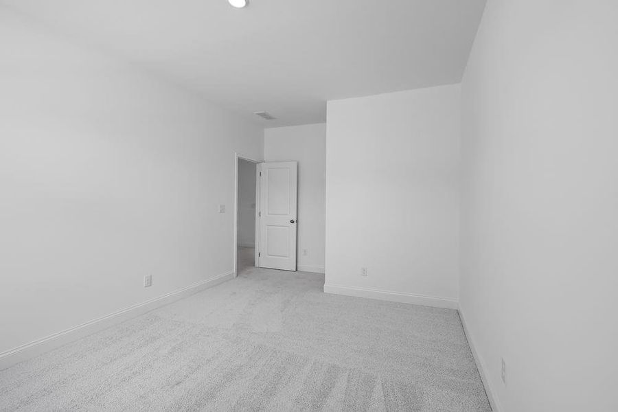 Spacious, unfurnished interior of a new home in Bennett Farm, Loganville (Image 15).