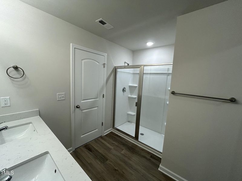 Owners Suite Bathroom pic 2