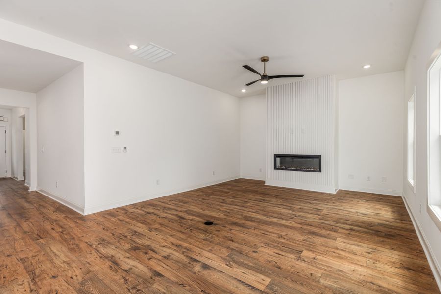 Spacious, unfurnished interior of a new home in The Reserve at Reidsboro, Williamson (Image 36).