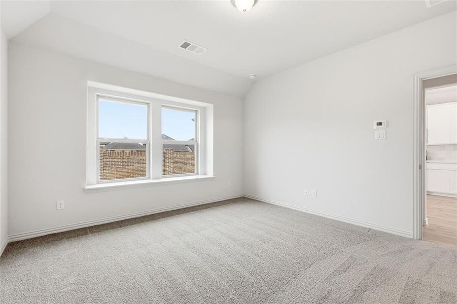 Spacious, unfurnished interior of a new home in Westridge Journey, McKinney (Image 12).