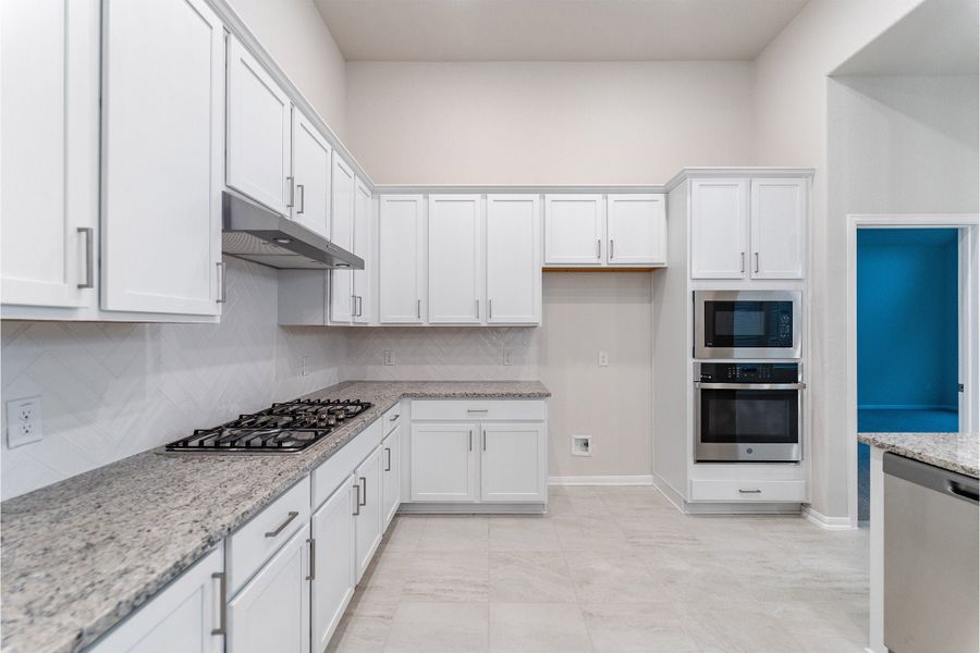 Furnished interior view inside a new home in Creekhaven, Iowa Colony (Image 4).