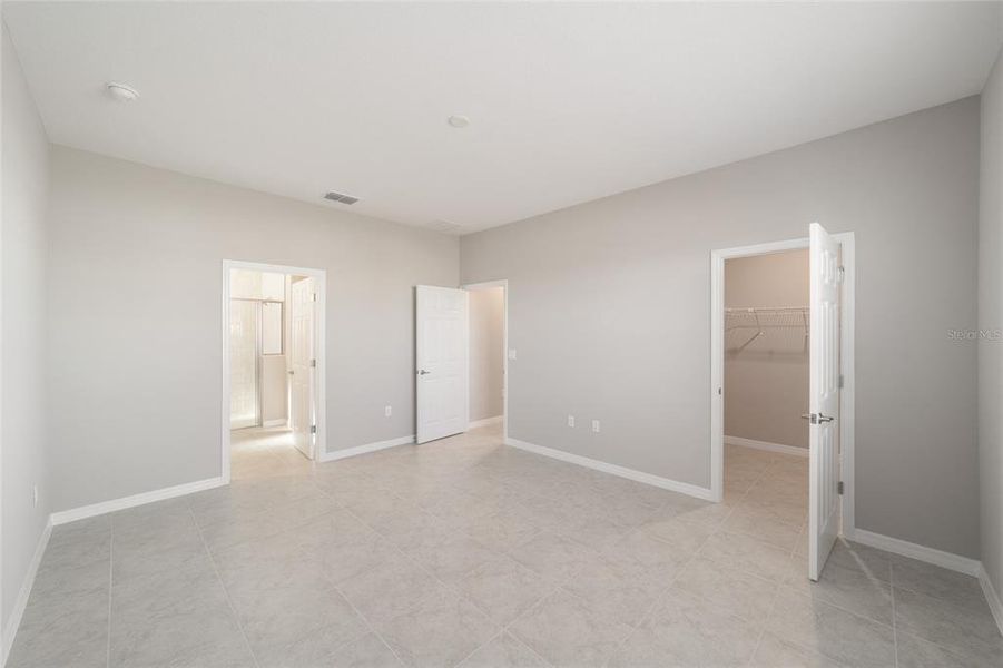 Spacious, unfurnished interior of a new home in Calesa Township, Ocala (Image 15).