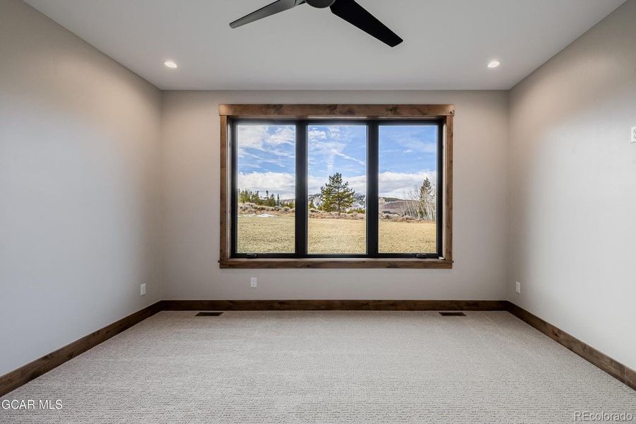 Spacious, unfurnished interior of a new home in , Granby (Image 24).