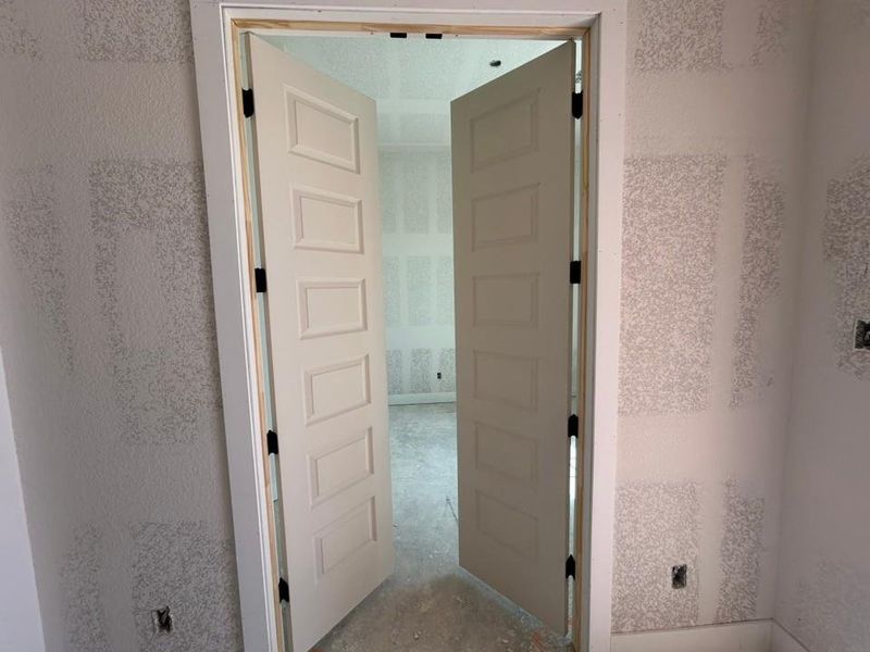 Bathroom with concrete floors and a textured wall Bathroom with concrete floors and a textured wall