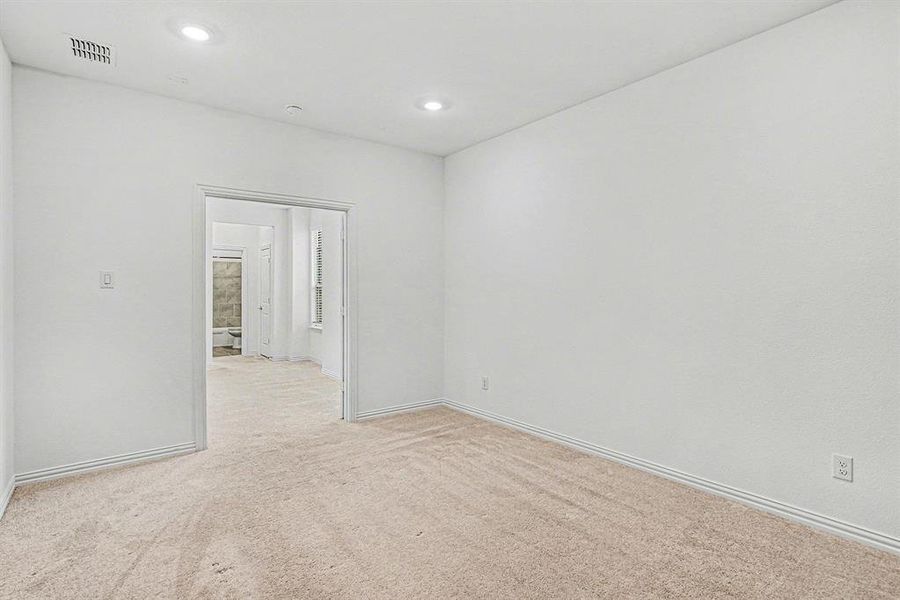 Spacious, unfurnished interior of a new home in Northpointe, Fort Worth (Image 26).