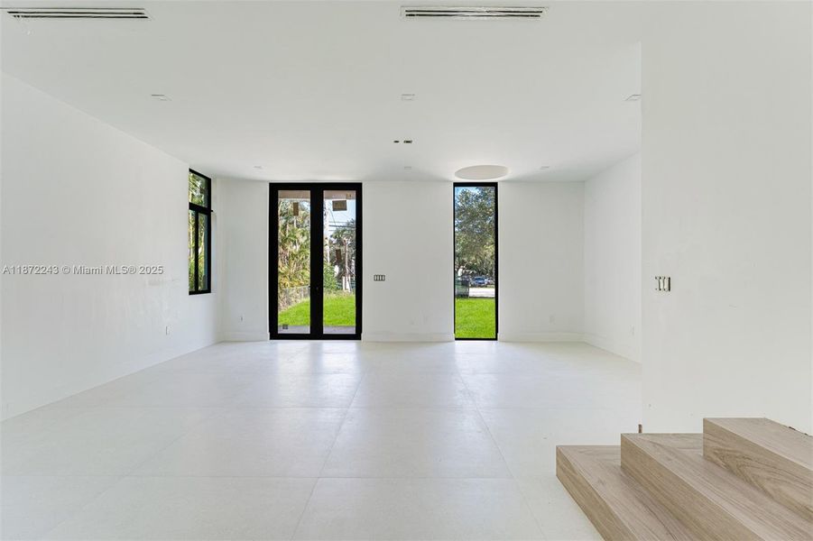 Spacious, unfurnished interior of a new home in , Miami (Image 7).