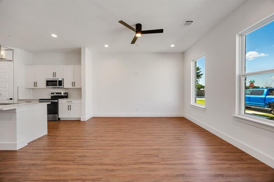 Spacious, unfurnished interior of a new home in , Rowlett (Image 21). Spacious, unfurnished interior of a new home in , Rowlett (Image 21).