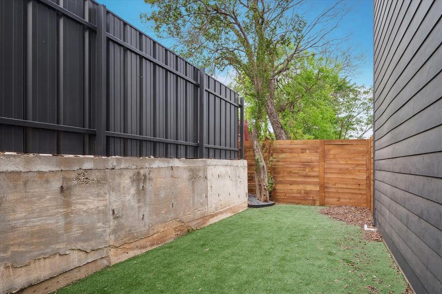 Exterior details and patio area of a home in , Dallas (Image 3).