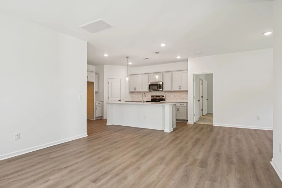 Representative images and renderings are for illustrative purposes. Actual structural options and design finishes of home may vary.