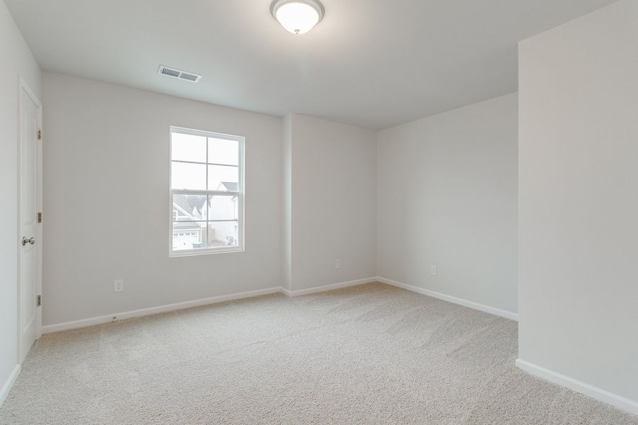 Spacious, unfurnished interior of a new home in Winston Point, Gilbert (Image 30).