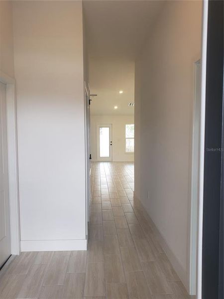 Spacious, unfurnished interior of a new home in Pine Bluff, Spring Hill (Image 9).