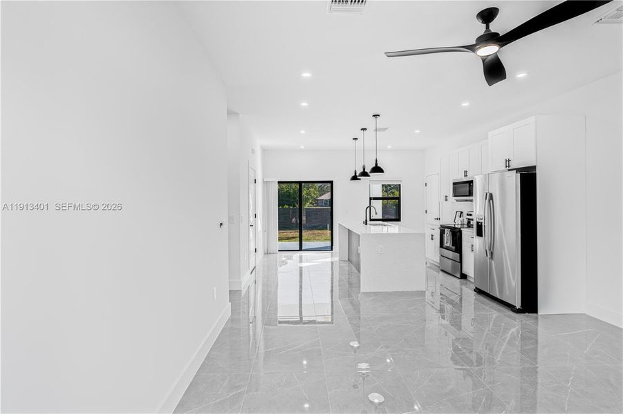 Spacious, unfurnished interior of a new home in , Lehigh Acres (Image 20).