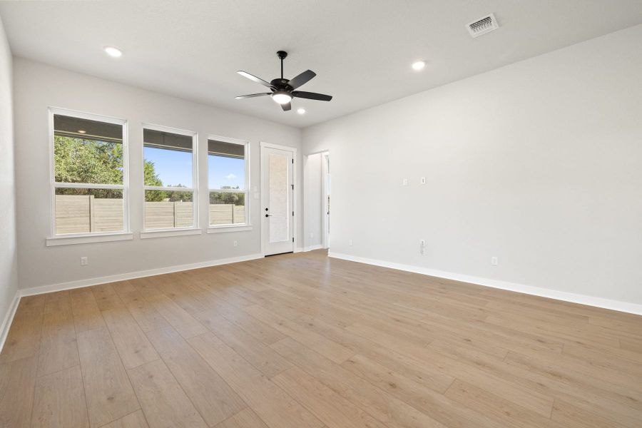 Spacious, unfurnished interior of a new home in Wolf Ranch, Georgetown (Image 27).