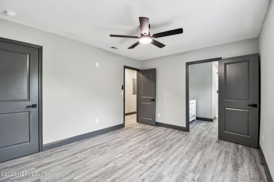 Spacious, unfurnished interior of a new home in , Jacksonville (Image 16).