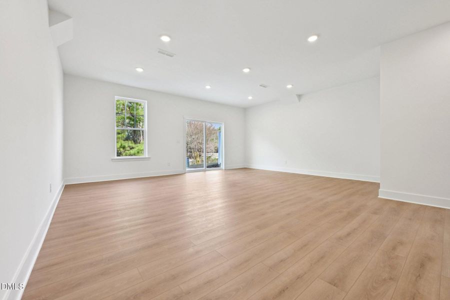 8-web-or-mls-Dunzo Dr-S1203-008