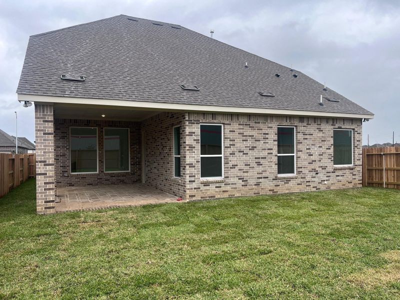 Exterior details and patio area of a home in Wood Leaf Reserve, Tomball (Image 12).