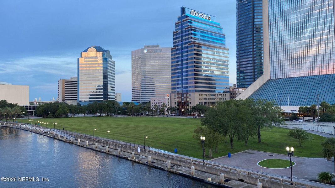 Condo located in Jacksonville, FL showcasing its design and architecture (Image 2). Condo located in Jacksonville, FL showcasing its design and architecture (Image 2).