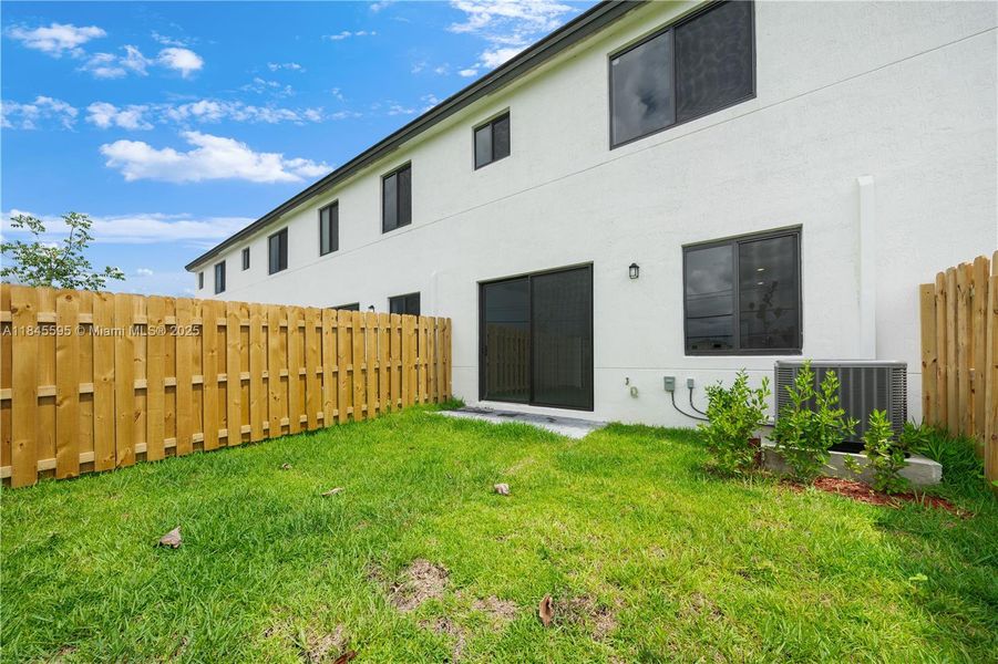 Exterior details and patio area of a home in , Florida City (Image 21).