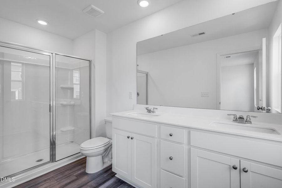 SUN_CaitlinCrossing_Pic_Cameron-26