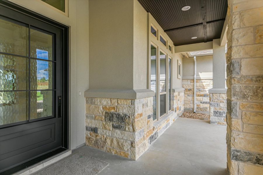Exterior details and patio area of a home in Scofield Farms Estates, Georgetown (Image 3).