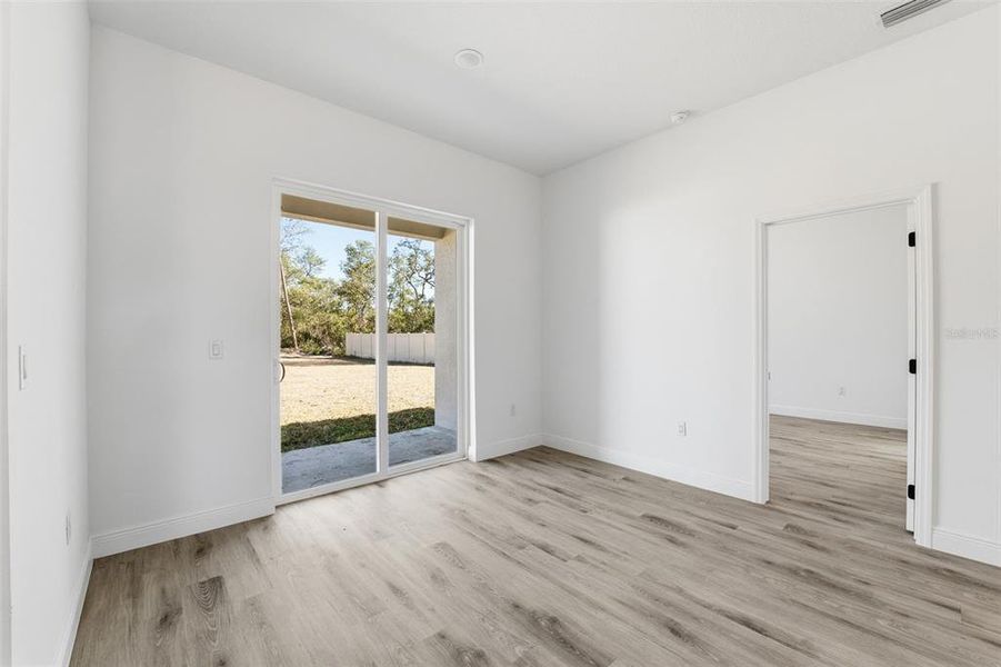 Spacious, unfurnished interior of a new home in , Ocala (Image 23).