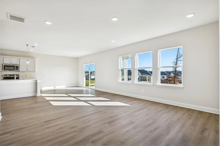 Spacious, unfurnished interior of a new home in Cades Bluff, Lebanon (Image 28).