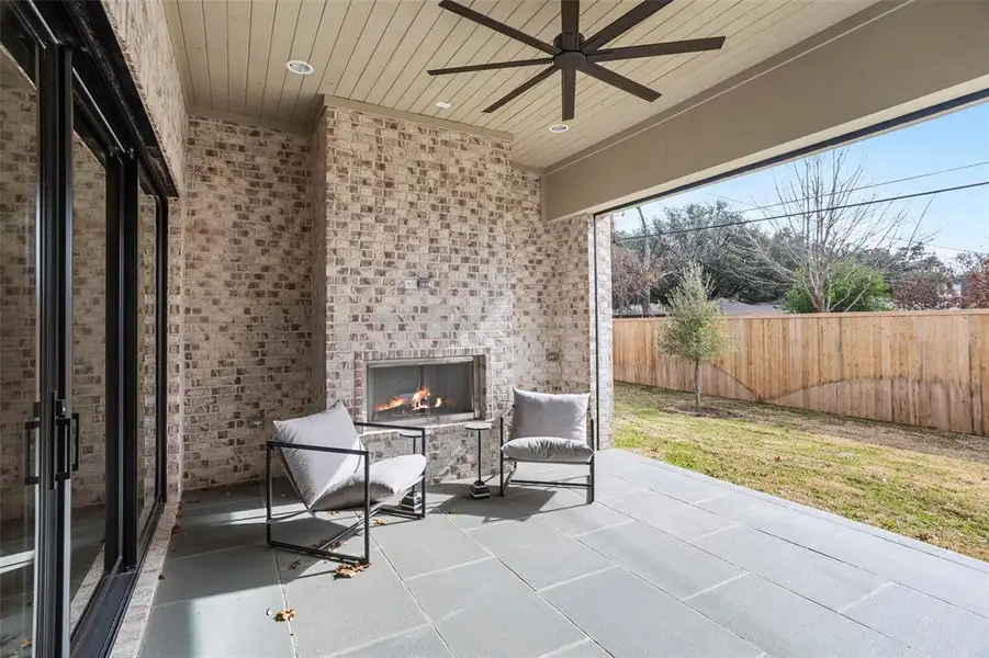 Exterior details and patio area of a home in , Dallas (Image 4).