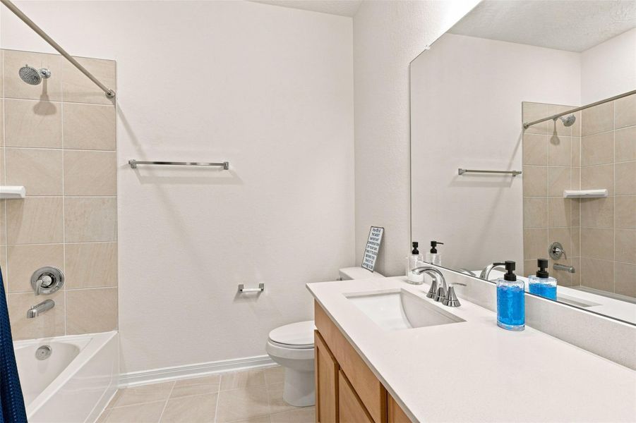 Furnished interior view inside a new home in Breckenridge Forest, Houston (Image 16). Furnished interior view inside a new home in Breckenridge Forest, Houston (Image 16).