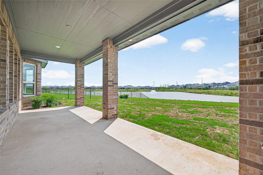 Exterior details and patio area of a home in 55+ Bonterra at Cross Creek Ranch 60s, Fulshear (Image 22). Exterior details and patio area of a home in 55+ Bonterra at Cross Creek Ranch 60s, Fulshear (Image 22).