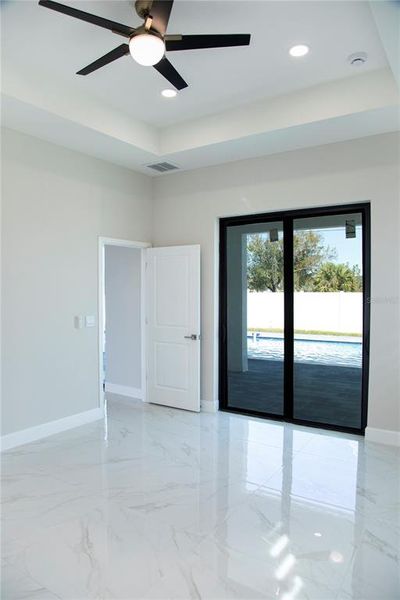 Spacious, unfurnished interior of a new home in , Cape Coral (Image 33).