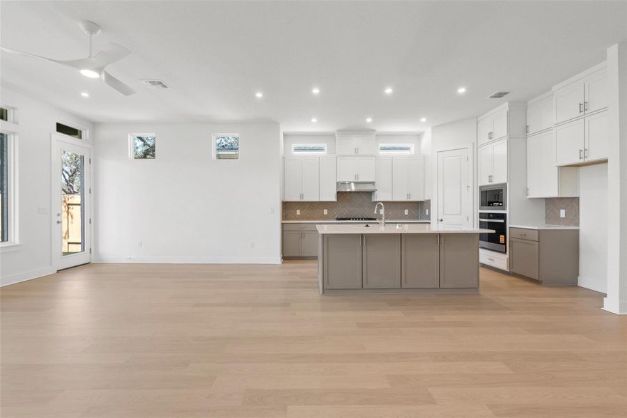 Furnished interior view inside a new home in Persimmon, Buda (Image 14).