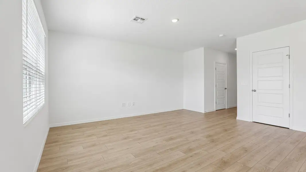 Representative unfurnished interior of a home built from the Crestview by D.R. Horton in Crosswinds, Haines City (Image 17).
