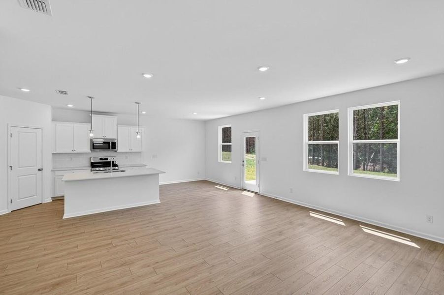 Spacious, unfurnished interior of a new home in Heritage River, Euharlee (Image 17).