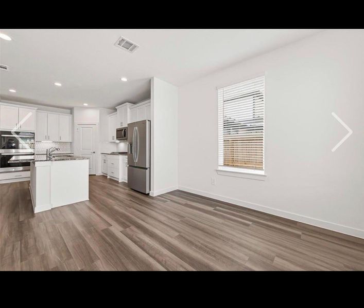 Spacious, unfurnished interior of a new home in Harvest Green, Richmond (Image 32).